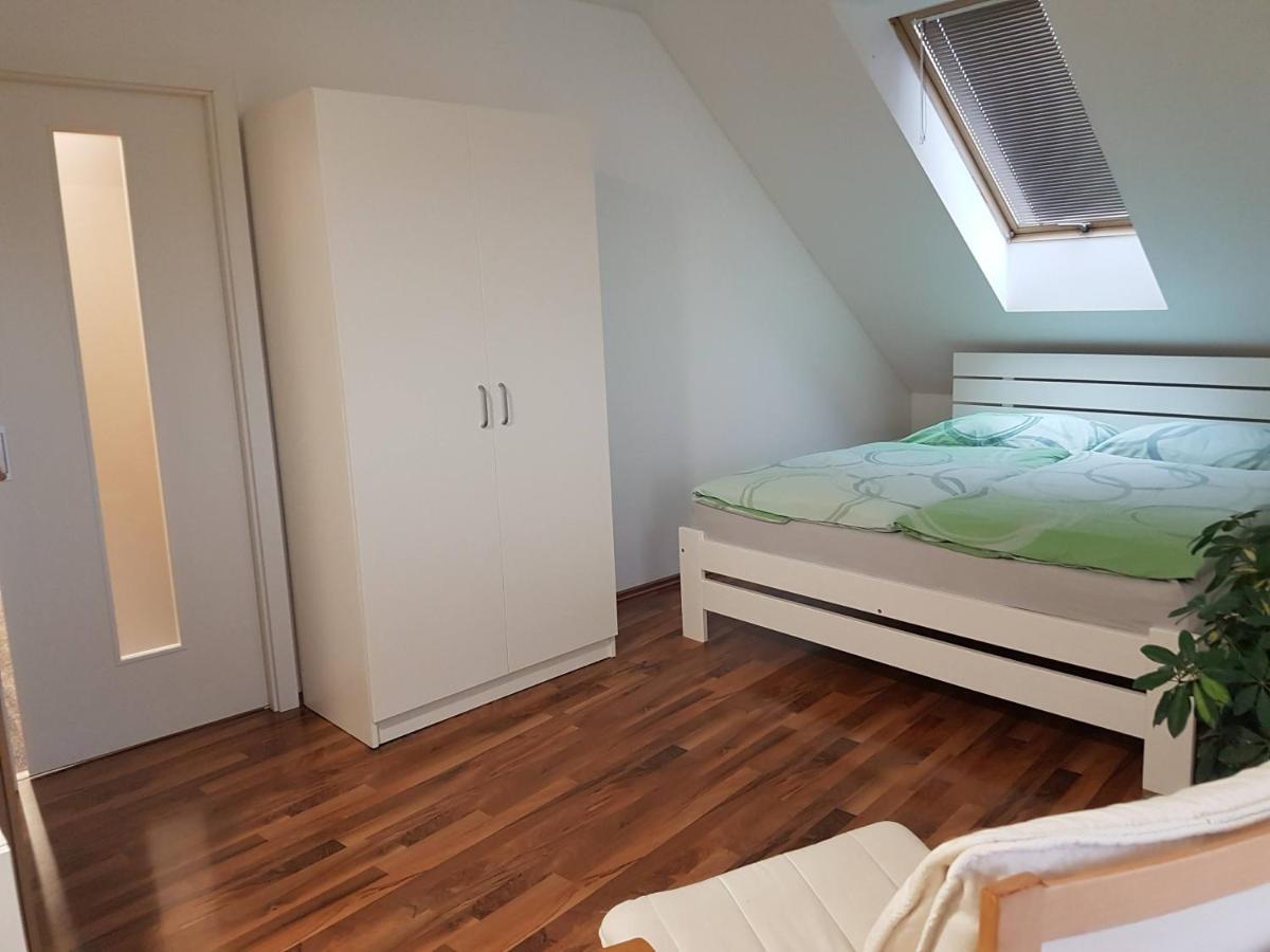 Apartman V Aleji Slavkov u Brna Bagian luar foto