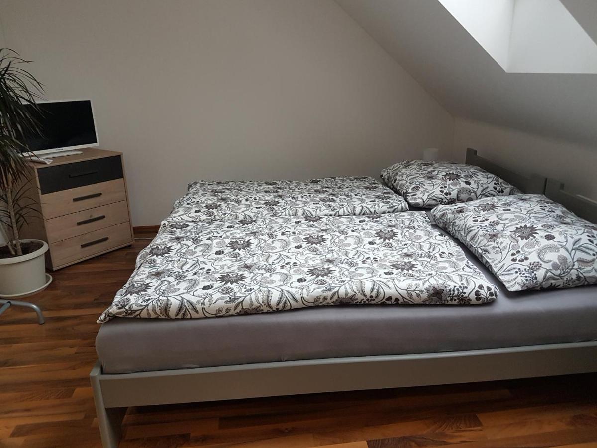 Apartman V Aleji Slavkov u Brna Bagian luar foto