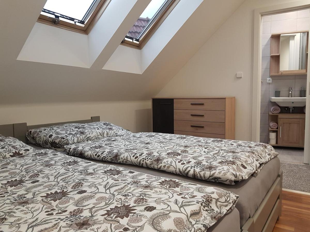 Apartman V Aleji Slavkov u Brna Bagian luar foto