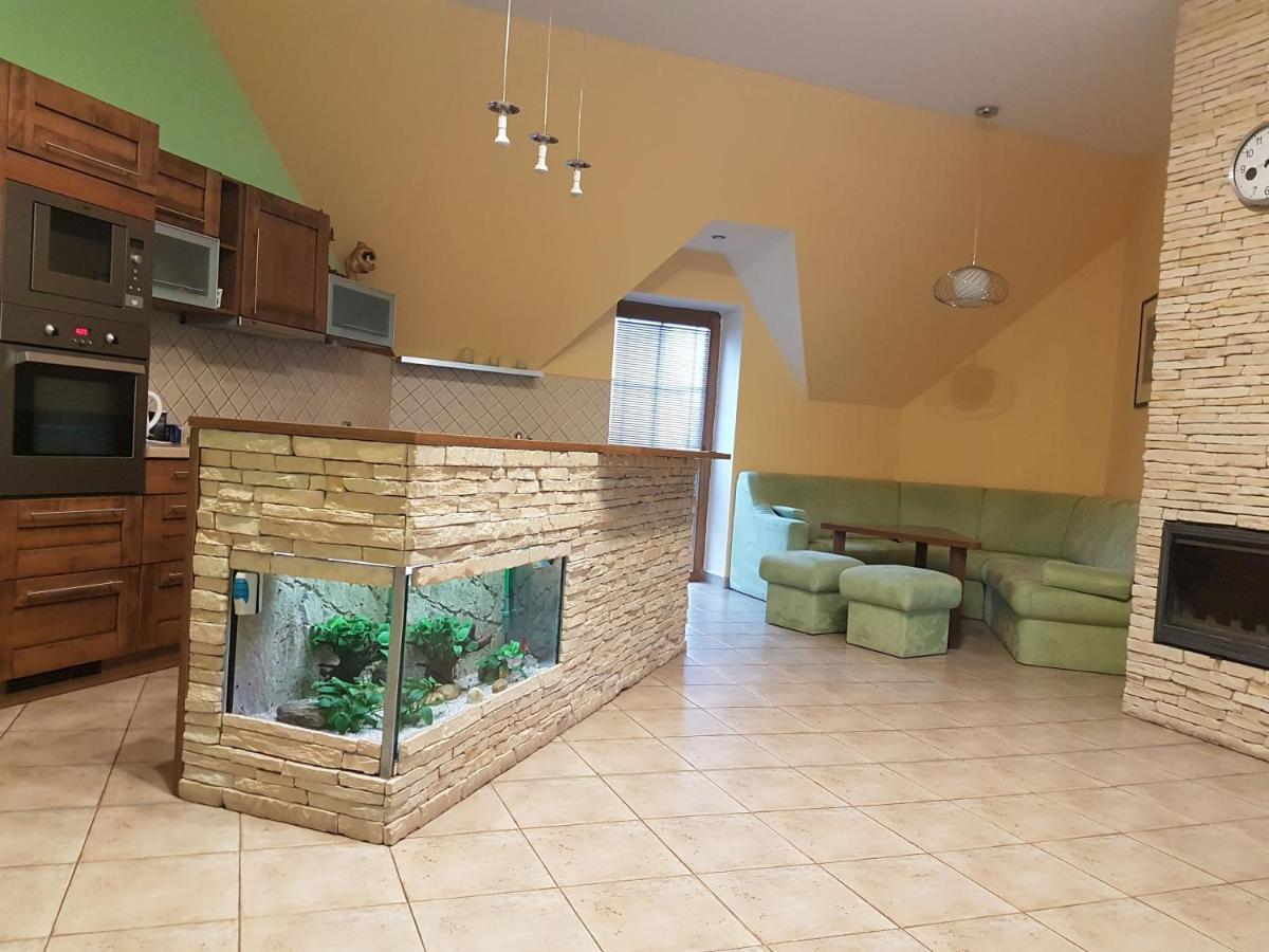 Apartman V Aleji Slavkov u Brna Bagian luar foto