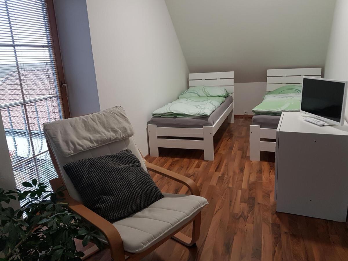 Apartman V Aleji Slavkov u Brna Bagian luar foto