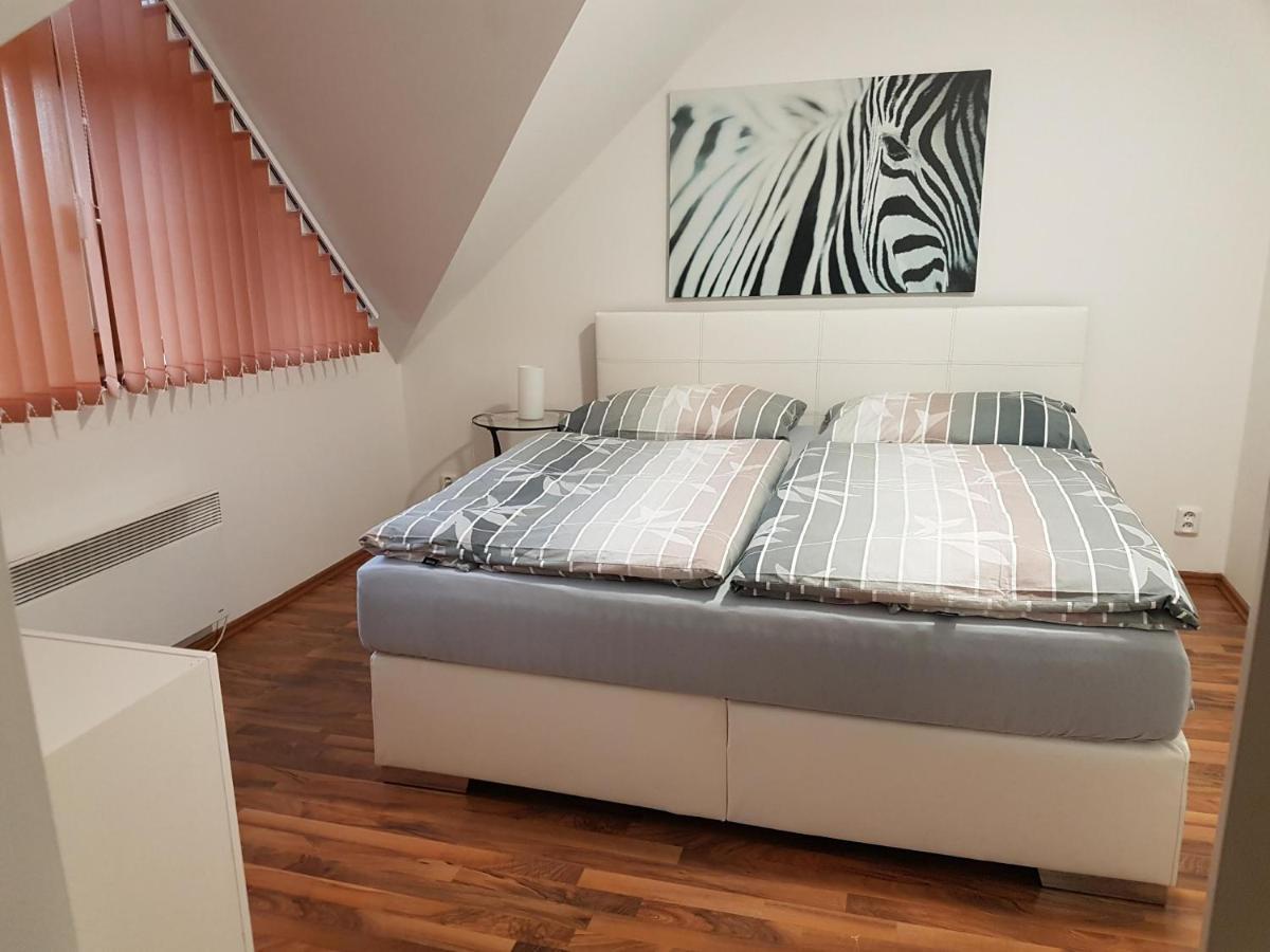 Apartman V Aleji Slavkov u Brna Bagian luar foto