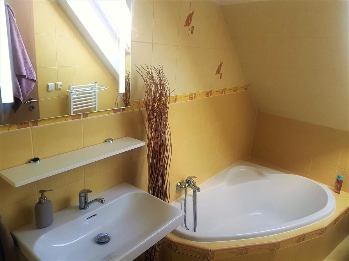 Apartman V Aleji Slavkov u Brna Bagian luar foto